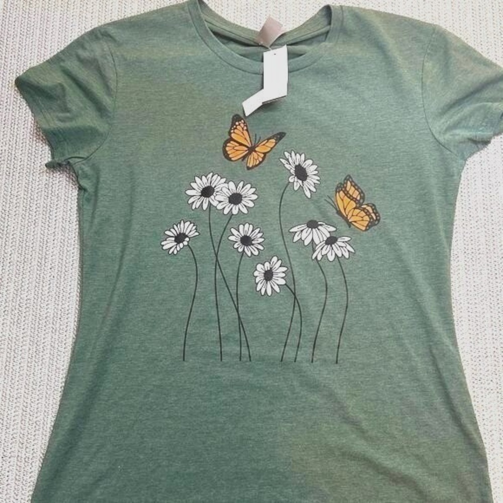 Instant Message Green Butterfly Daisy Graphic Tee NWT Size Medium